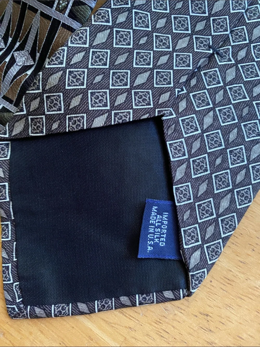 ! 4 ties different brands in good condition